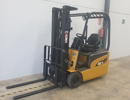 carretilla-electrica-caterpillar-1600kg-a-4700-mm-NC00425-2